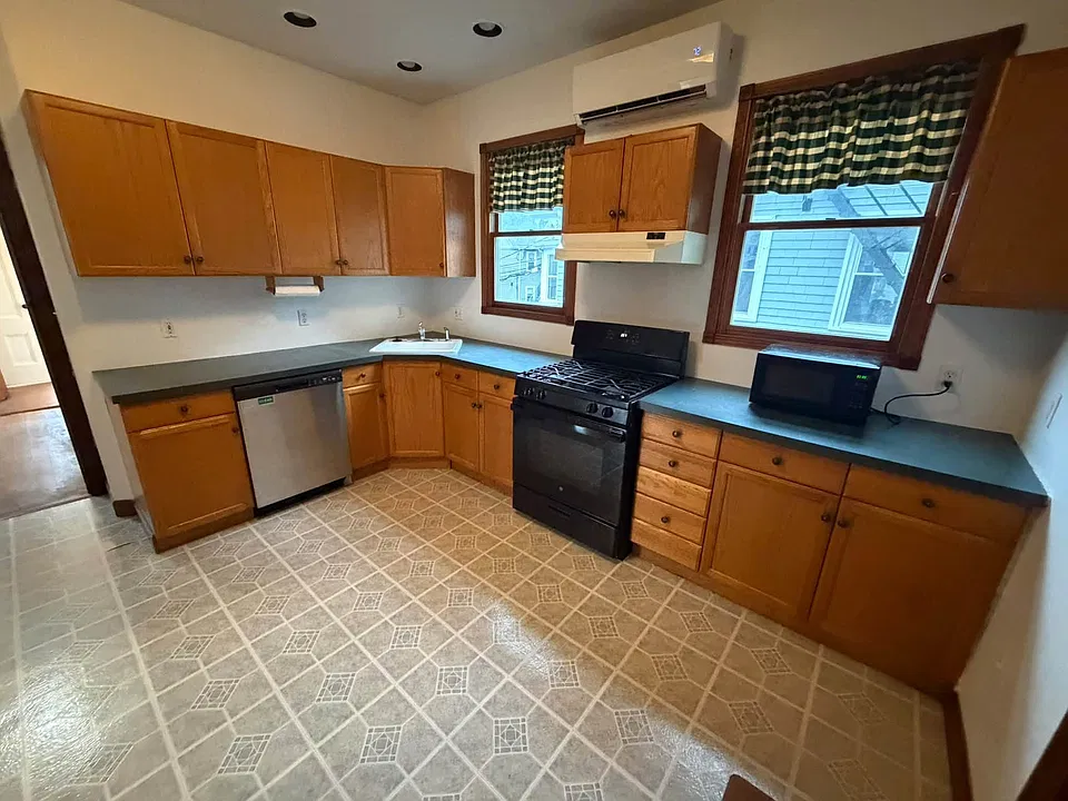 32 Etna St #2
