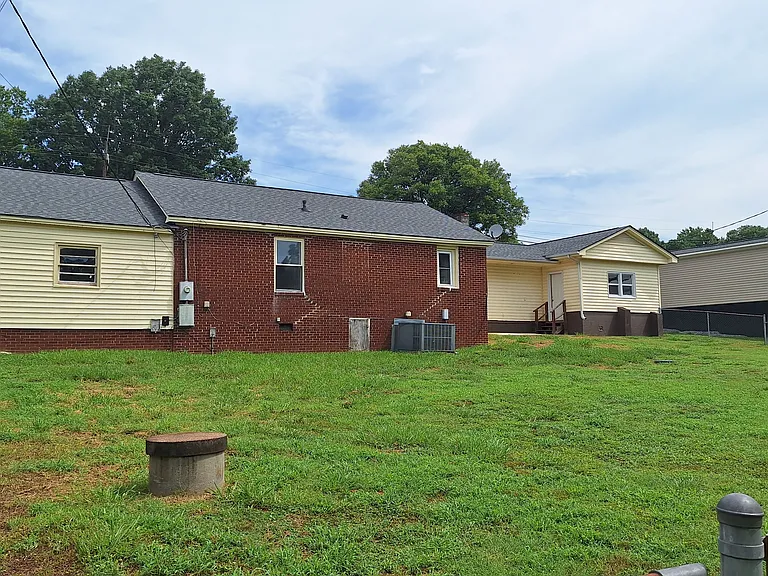 2523 US Highway 70 — Photo 4