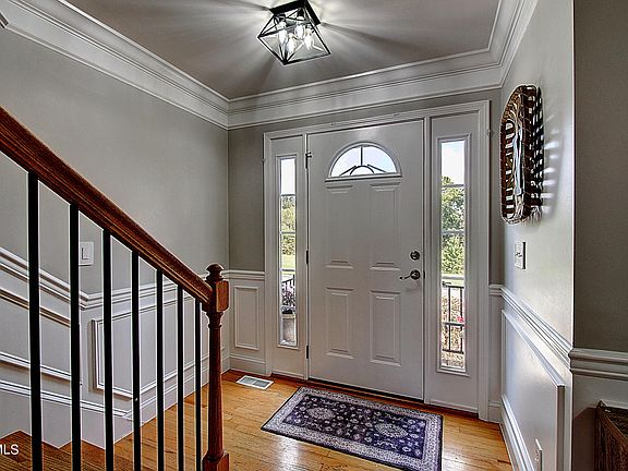 5th image of 130 Halls Meadow Ct