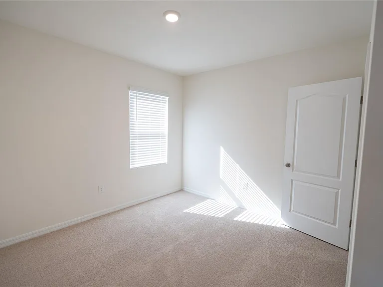 444 Taylor Groves Dr — Photo 25