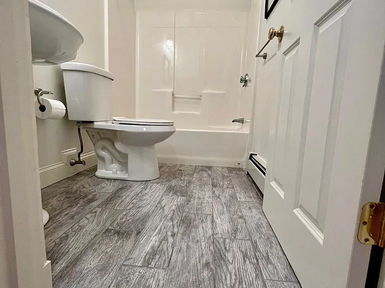 4 R Chapel St #A — Photo 11
