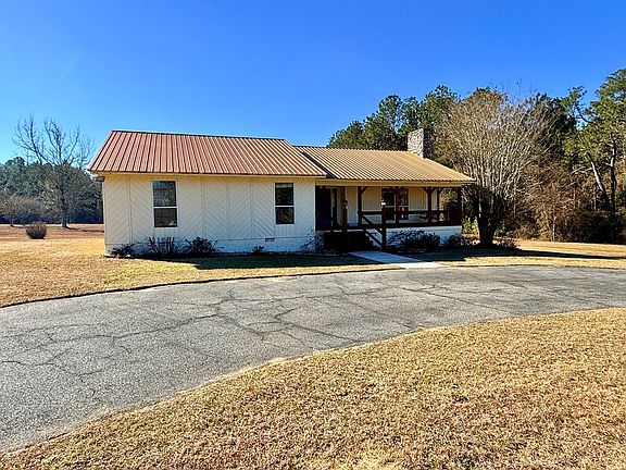 3rd image of 1504 Golden Rd W