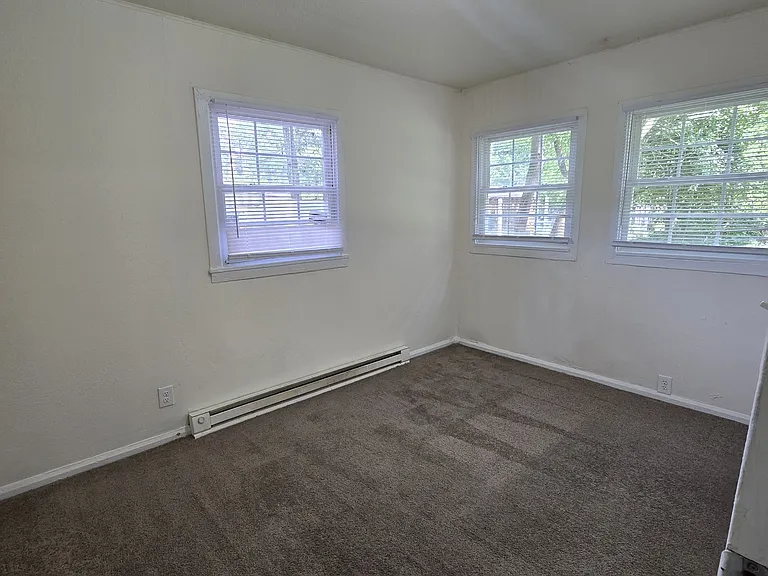 1025 Bradley Ln — Photo 14