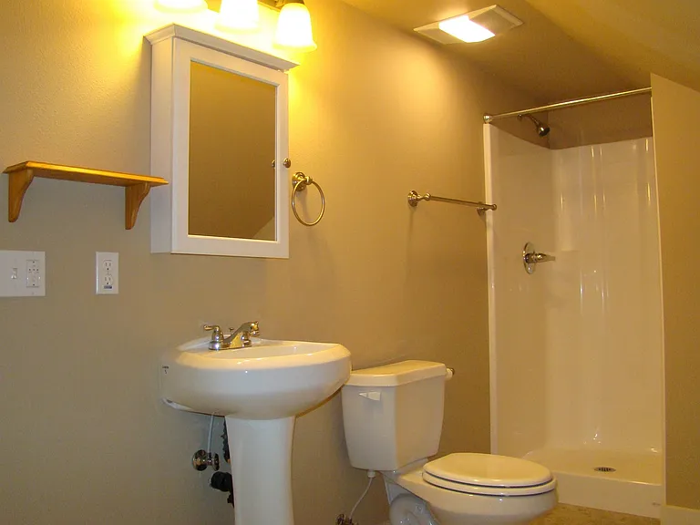813 Niagara Ave — Photo 19