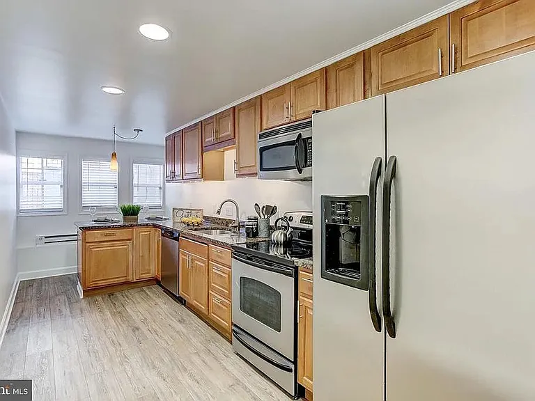 2604 Hudson St — Photo 5