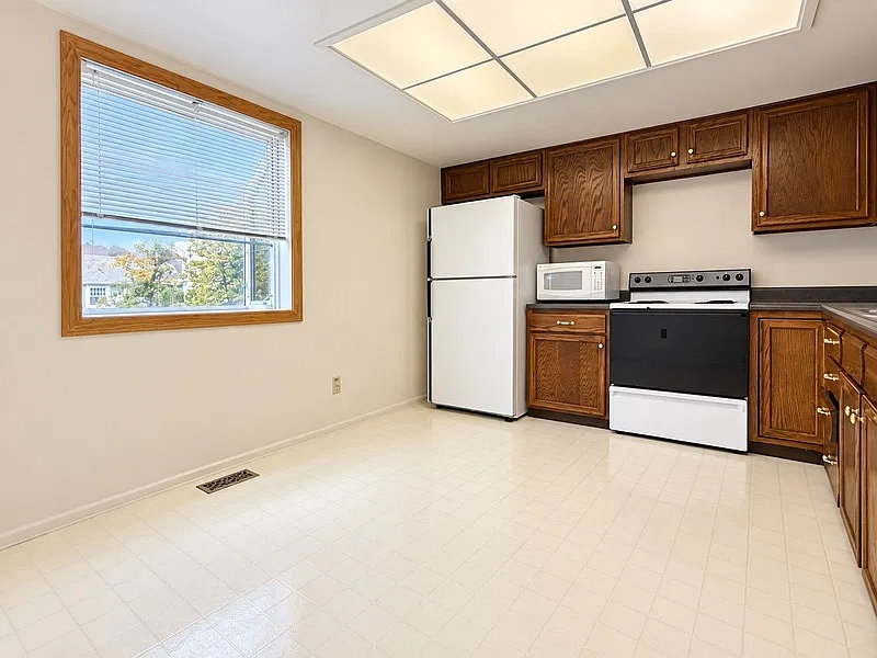 3 bed, 2.0 bath, 1512 sqft, $2,395 — Photo 4