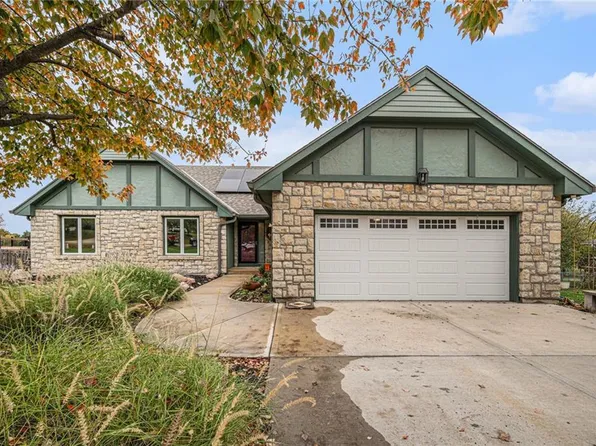 17688 157th Ter, Basehor, KS 66007