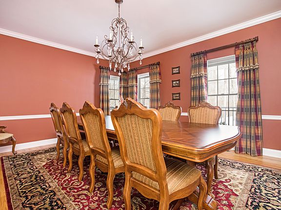 5th image of 635 Anna Ct
