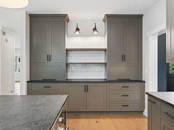 4th image of 46 Cortland Court