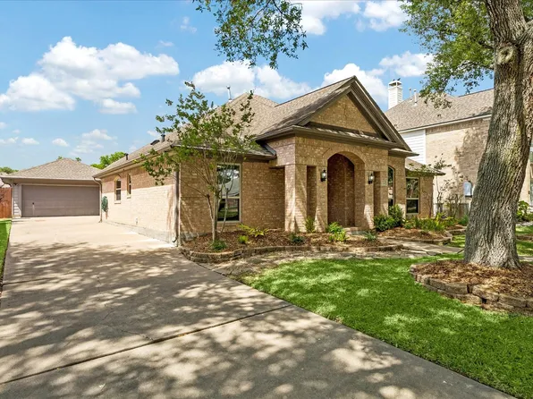 2110 Barrington Pointe Dr, League City, TX 77573