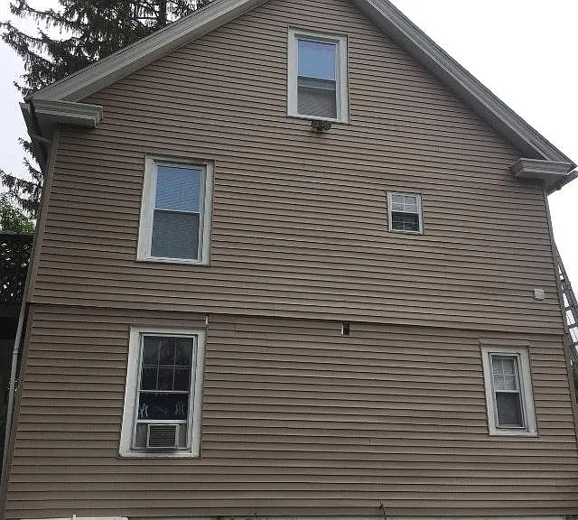 32 Conlon St — Photo 2