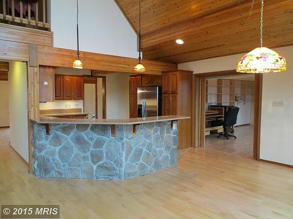 Kitchen w/Custom Cabinets and Silestone Counters