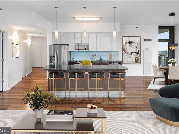 4th image of 2101 Market St Unit 3902