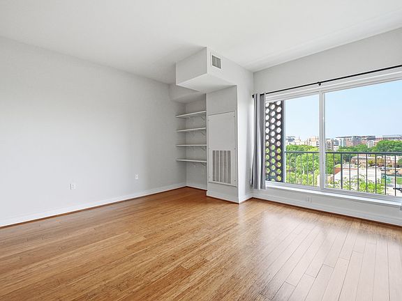 4th image of 800 4th St SW APT S821