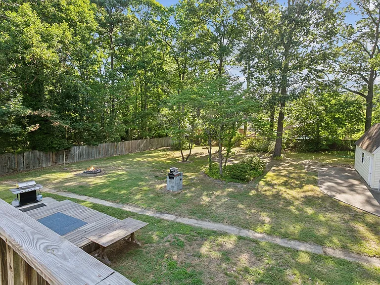 112 Leslie Dr — Photo 44