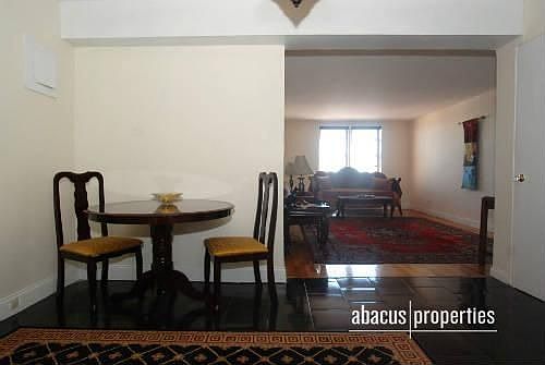 Dining Area / Foyer