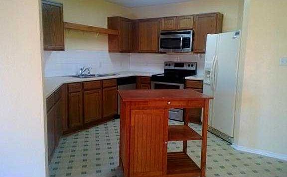 3rd image of 3093 Hill St