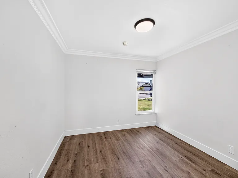 1760 N Rutherford St — Photo 11