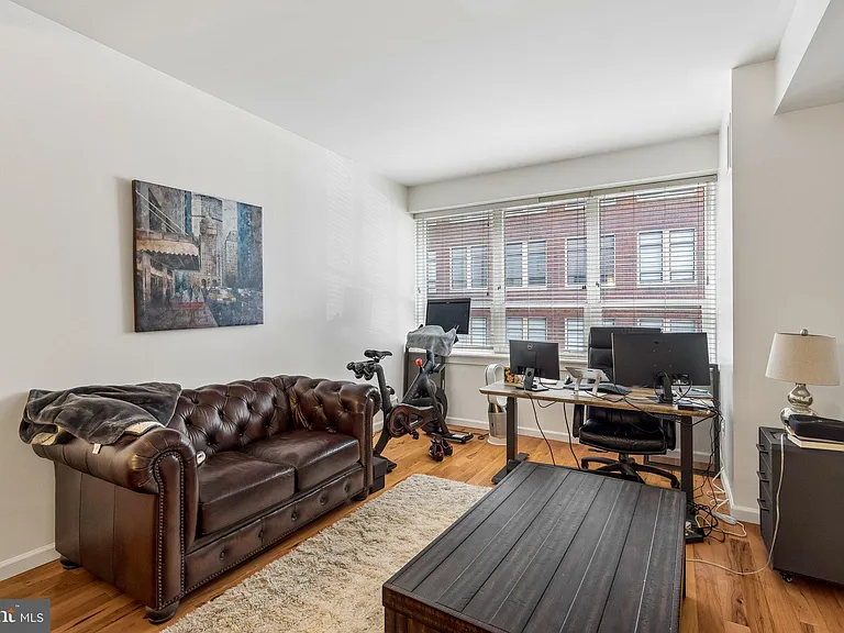 1425 Locust St #4E — Photo 3