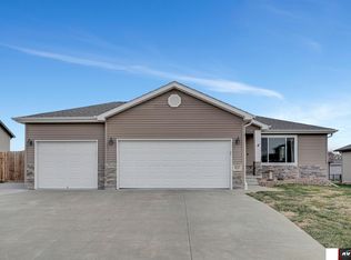 920 Cyprus Blvd, Hickman, NE 68372