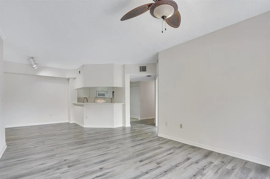 3 bed, 2.0 bath, 1316 sqft, $2,850 — Photo 4