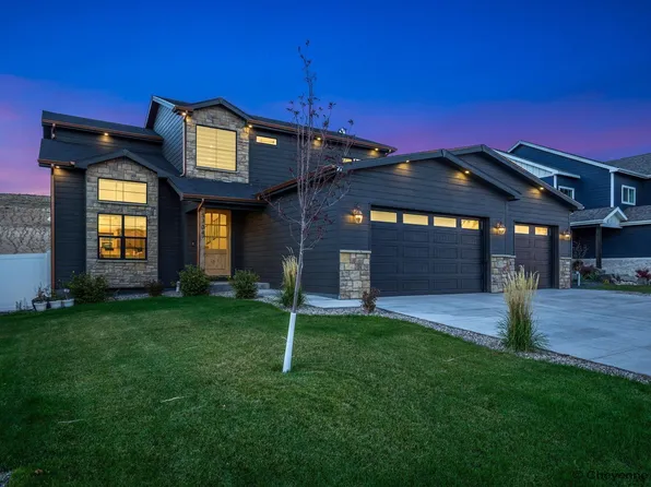 5704 Carmel Dr, Cheyenne, WY 82009