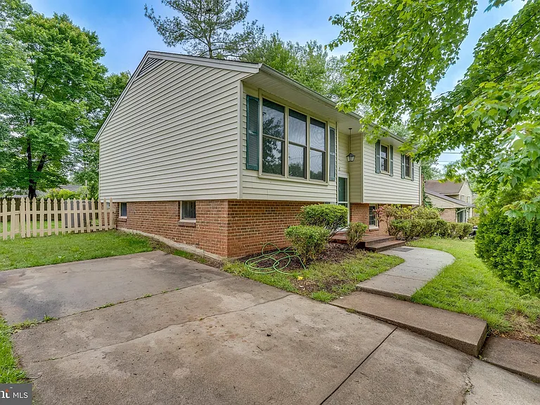 14715 Lock Dr — Photo 10