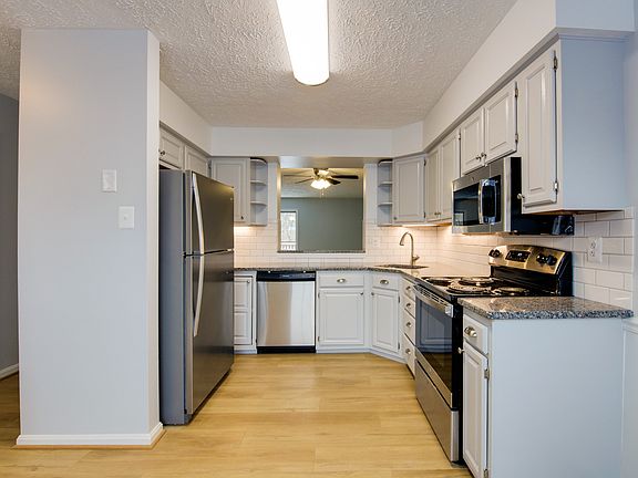 3rd image of 307 Guilford Ct