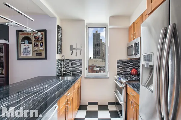 Sold by Mdrn Residential | media 4
