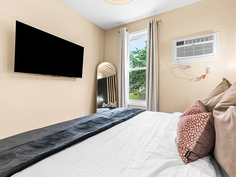 295 Euclid St #3 — Photo 11