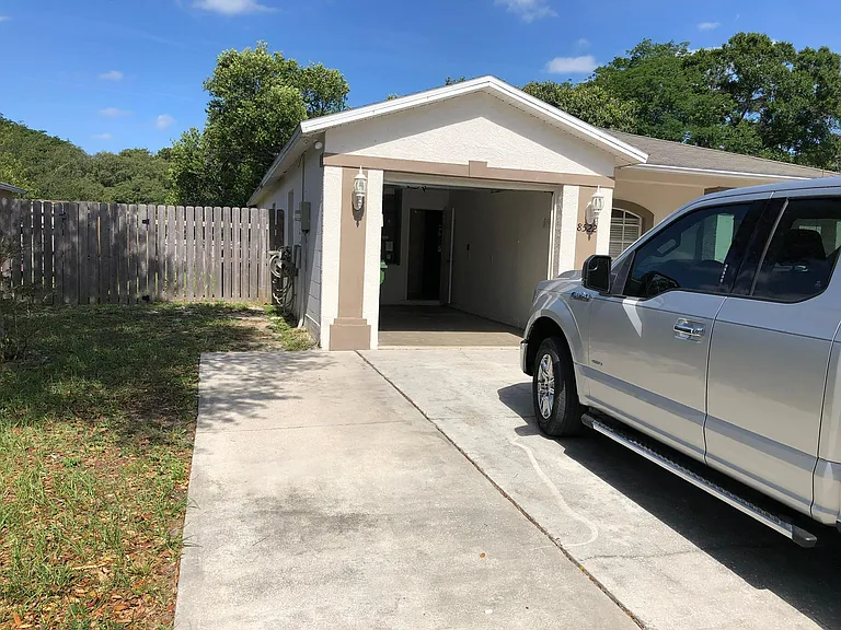 8522 Lazy River Dr — Photo 20
