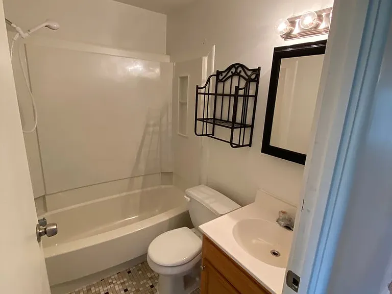 14 Lancaster Est — Photo 12