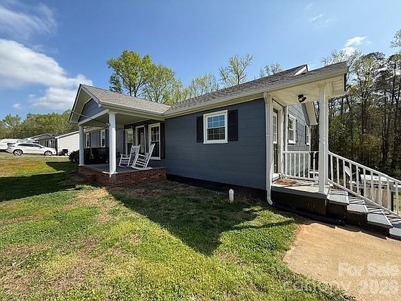 3rd image of 636 Willis Rd