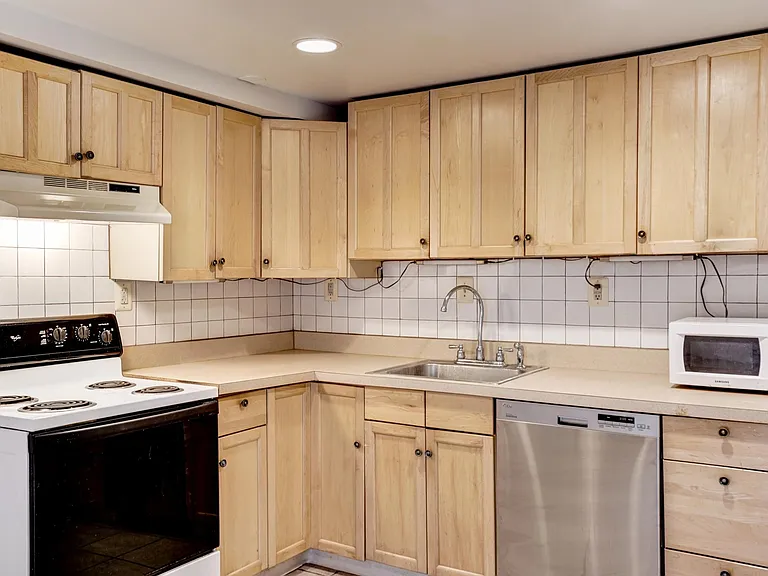904 French St NW #2 — Photo 4