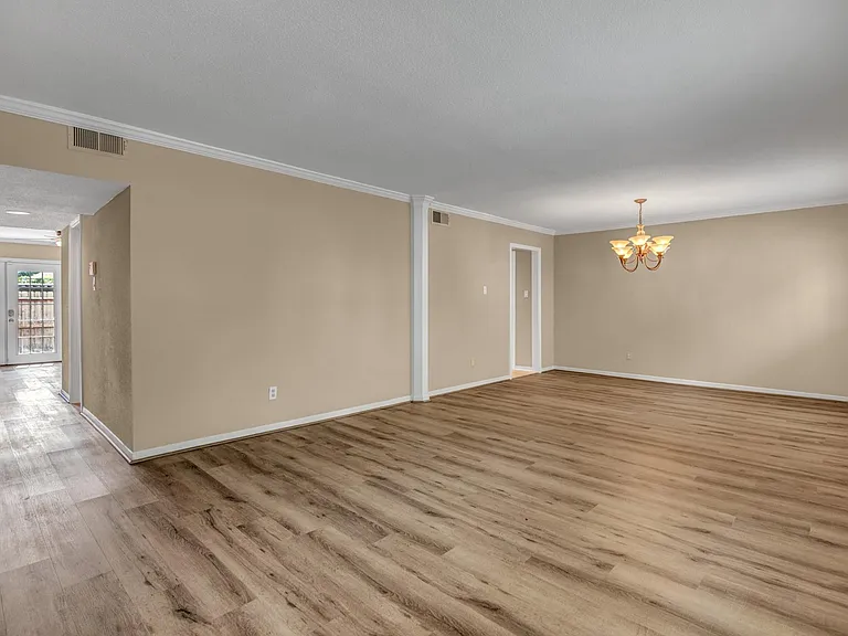 1659 W Sam Houston Pkwy S — Photo 5