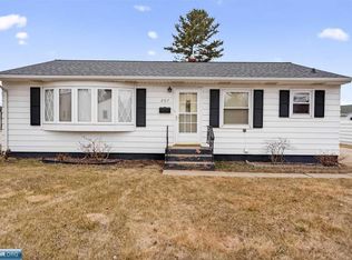 207 E 37th St, Hibbing, MN 55746