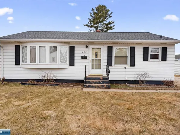 207 E 37th St, Hibbing, MN 55746