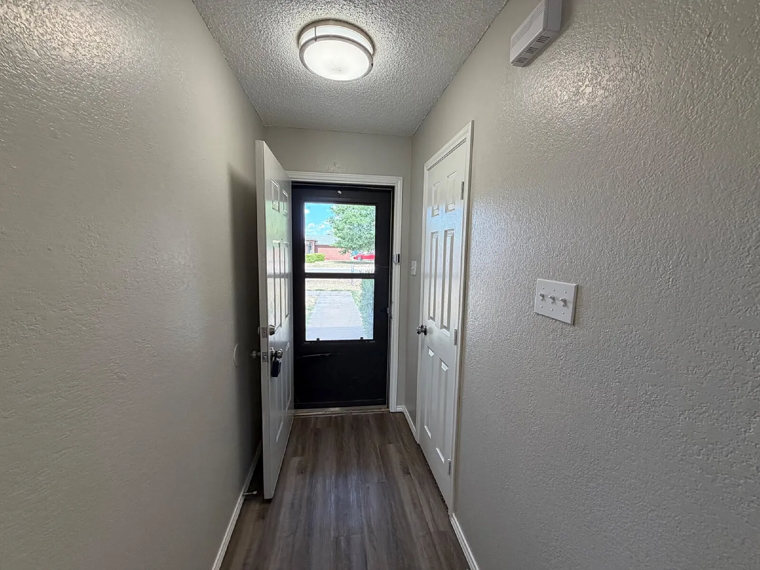 3 bed, 2.0 bath, 1594 sqft, $1,450 — Photo 2