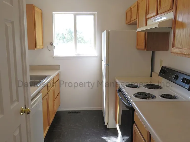 2125 W Platte Ave — Photo 4