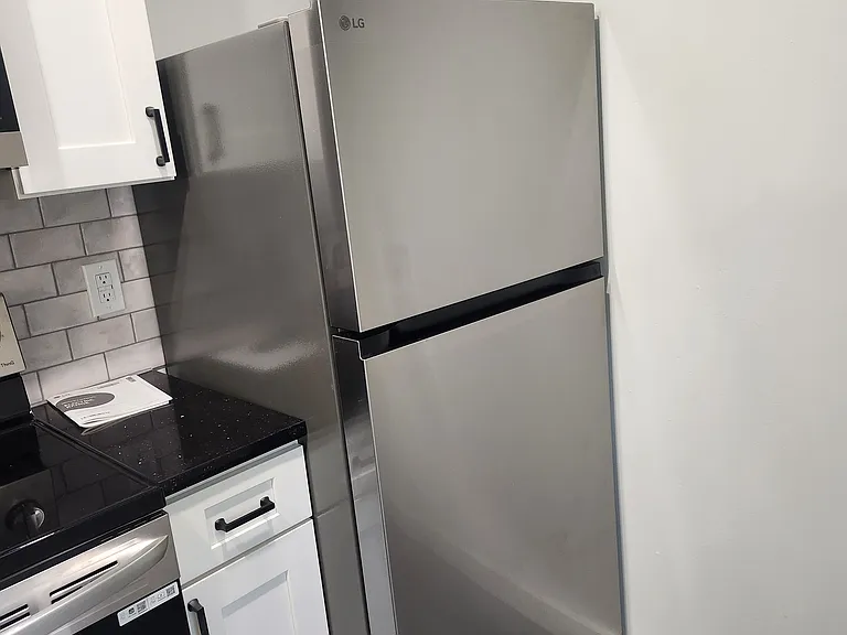 327 E Scull St — Photo 12
