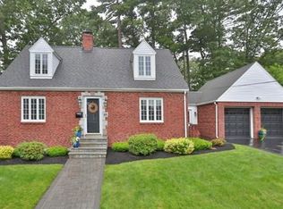 49 Locksley Rd, Lynnfield, MA 01940