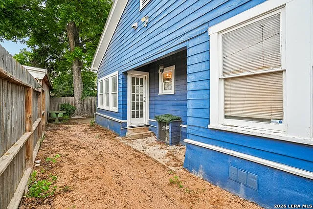 821 E Quincy St — Photo 26