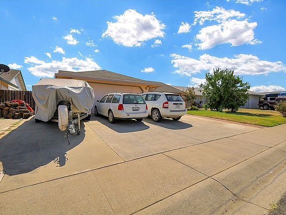 4th image of 2218 Cecilia Way