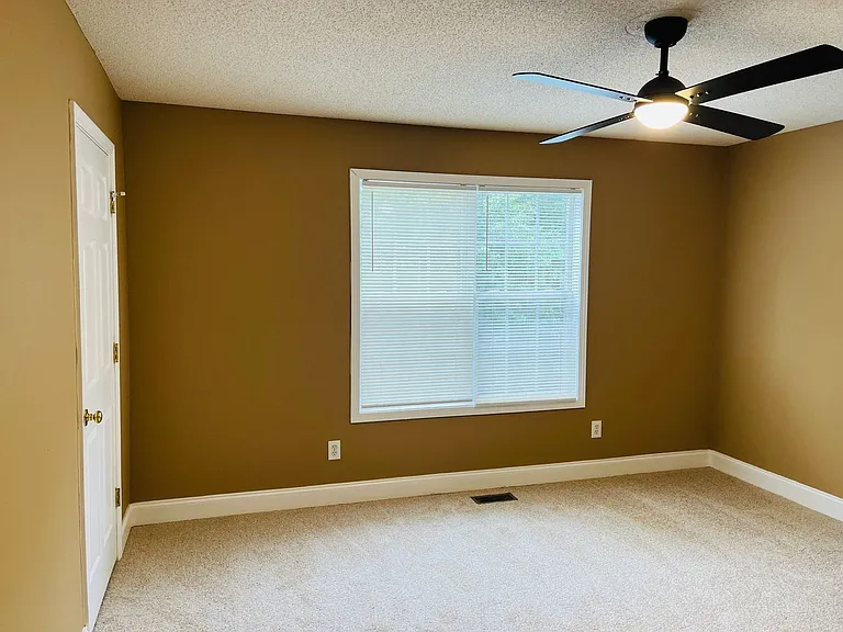 11-17 Jordan Rd — Photo 22