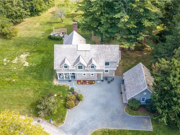 37 Edwards Dr, Portsmouth, RI 02871