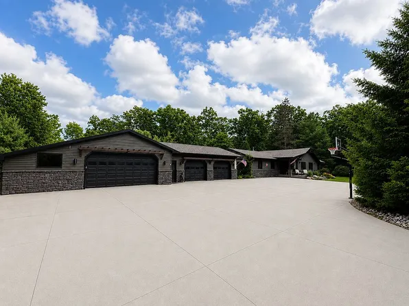 112 Acorn Ln, Houghton Lake, MI 48629