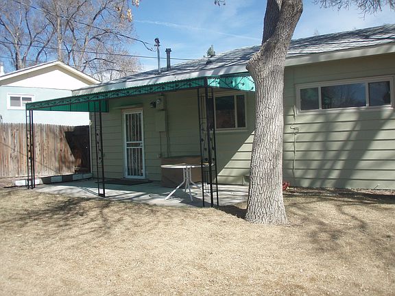 Large, wood fenced back yard/mature trees