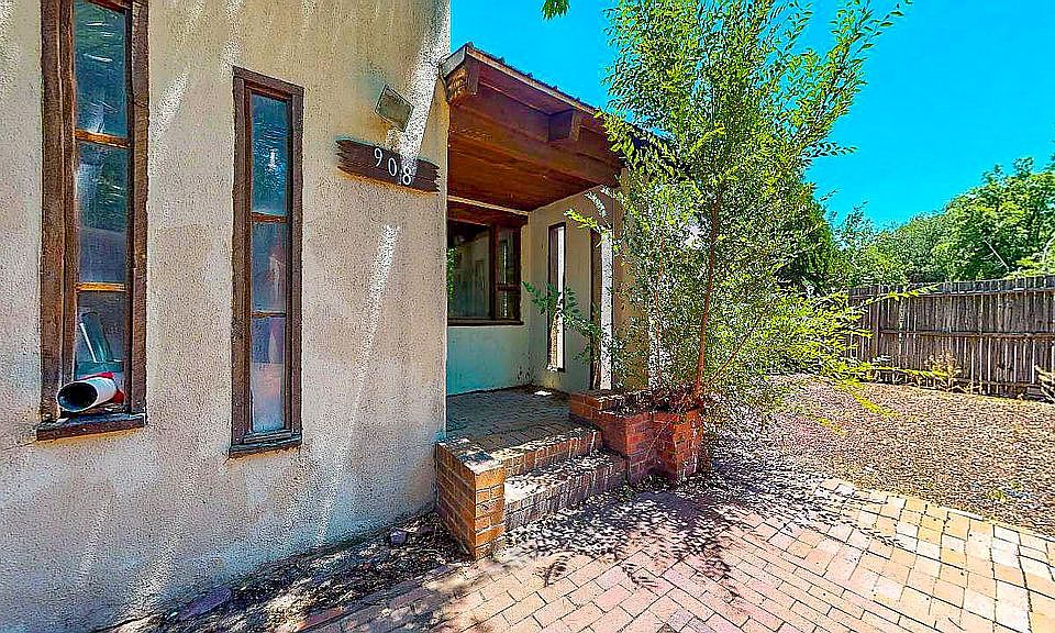1st image of 908 Green Acres Pl NW