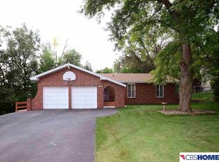 8335 N 46th St, Omaha, NE 68152