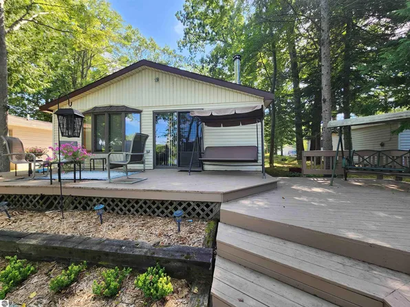 8230 Avalon Dr, Hale, MI 48739